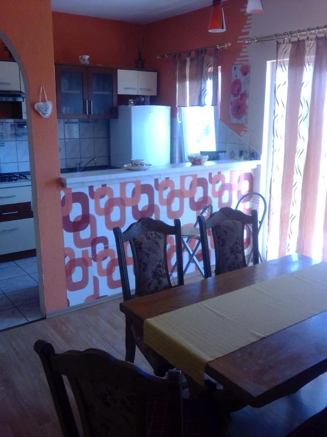 Laura No.1 Apartment *