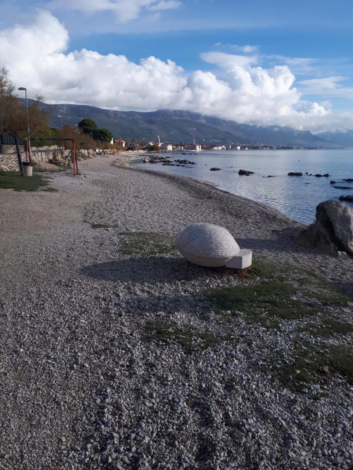 Laura No.1 Kastela
